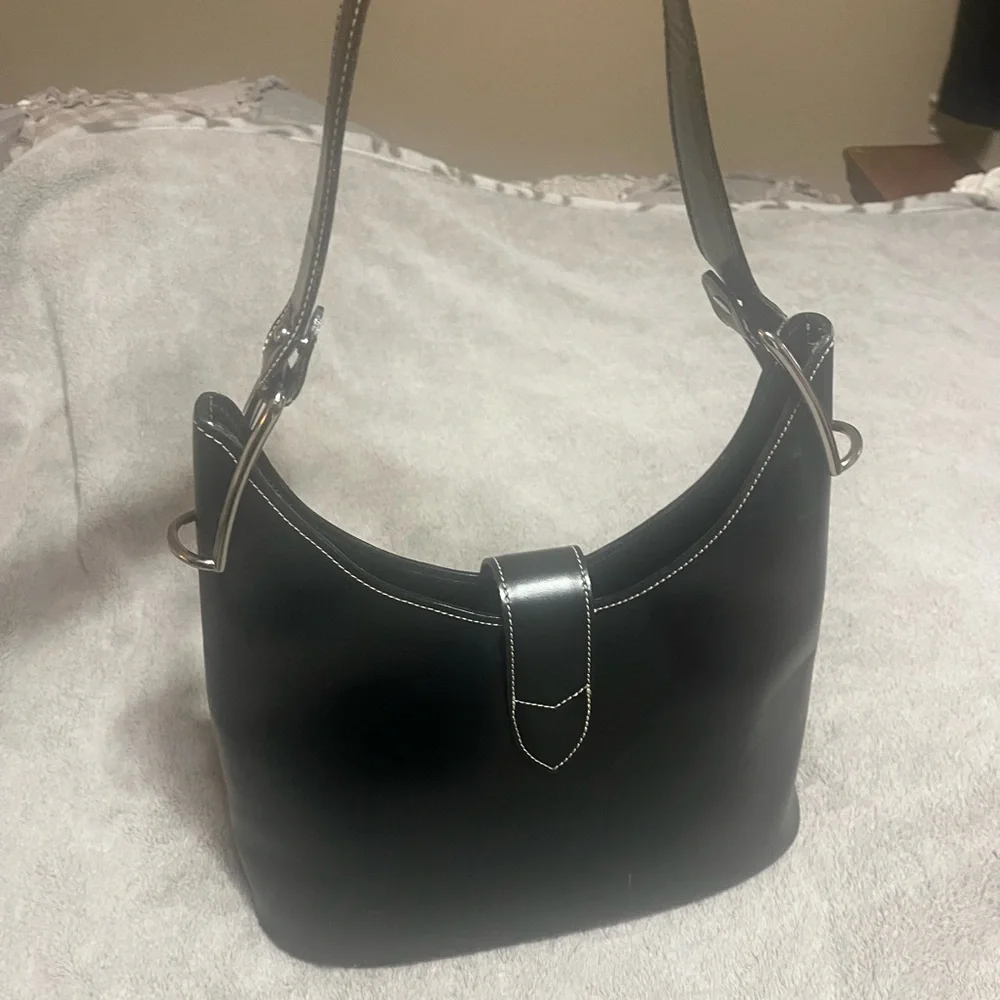 Vintage Dooney & Bourke Black Leather Shoulder Bag with Silver Hardware - Picture 2 of 8